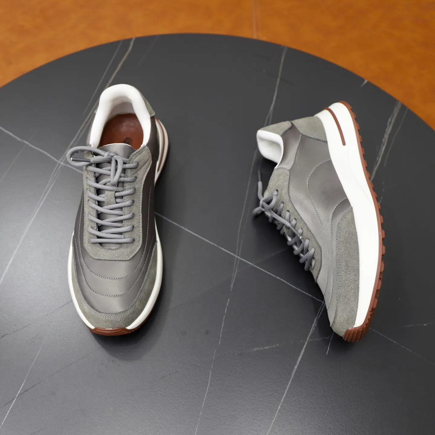 Ex-factory price: 462💰Loropiana LP men's shoes ♞size; 38-44 "45. Customized" original leather splicing. It is really easy to wear, lazy, relaxed, casual, perfect comfort, and there are many color choices, and they all look good with clothes. Is it true that Loropiana can bring social value? “Loropiana is the best thing money can buy”